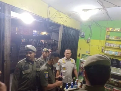 Warung Jamu Jadi Sasaran, Ratusan Botol Miras Disikat Satpol PP Tangerang