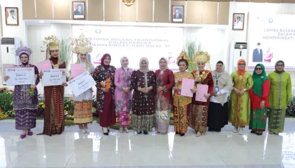 Pesona Busana Nusantara Warnai Peringatan Hari Ibu ke-97, Perempuan Tangerang Tunjukkan Harmoni dan Kepedulian