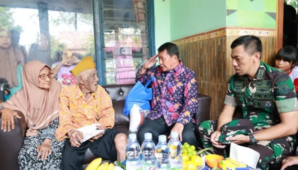 Menjelang Hari Pahlawan, Bupati Tangerang Kunjungi Veteran Perang Berusia Lebih dari 100 Tahun