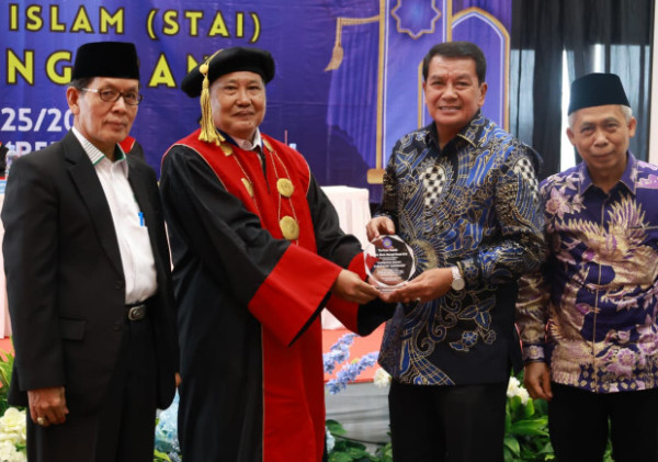 Bupati Tangerang Hadiri Wisuda STAI Darul Qalam 2025, Ajak Wisudawan jadi Agen Perubahan