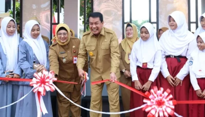 Hari Pertama Sekolah 2026, Bupati Tangerang Resmikan Halte Bus Sekolah Gratis, Pelajar: Lebih Nyaman dan Aman