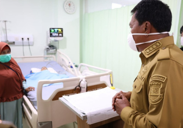 Bupati Maesyal Rasyid Jenguk Bayi Penderita TBC di RSUD Balaraja, Tegaskan Komitmen Pelayanan Kesehatan Maksimal