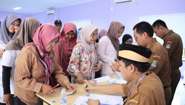 52 Pelaku Usaha di Legok Dapat Bantuan Gerobak hingga Mesin Produksi, Bupati Turun Langsung Salurkan