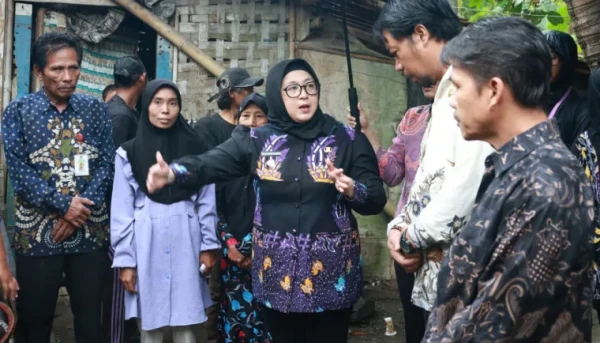 Wabup Tangerang Intan Nurul Hikmah Tinjau Rumah Warga Tak Layak Huni di Kresek, Janjikan Bedah Rumah Secepatnya