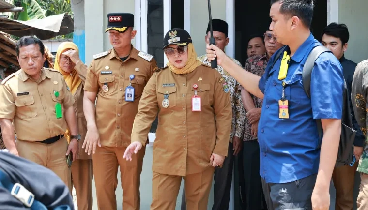 Wabup Intan Nurul Hikmah Tinjau Rumah Hasil Bedah RTLH di Kronjo: Wujud Nyata Kepedulian untuk Warga Kurang Mampu