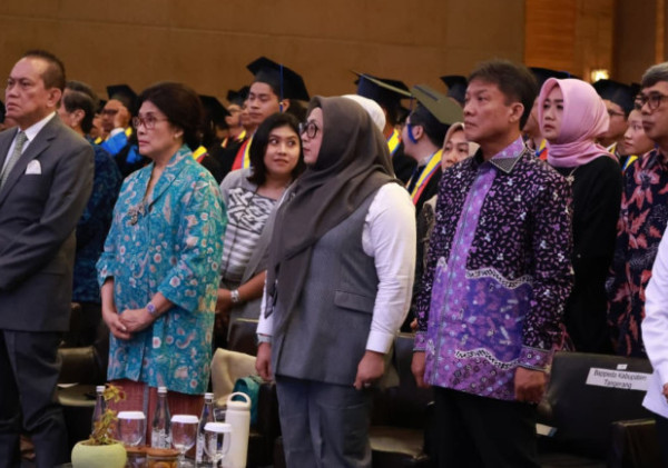 Wisuda SGU ke-25, Wabup Intan Nurul Hikmah Ajak Lulusan Jadi Agen Perubahan Bangsa