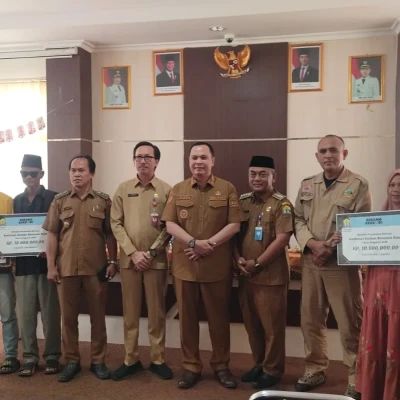 Respons Cepat Pemkot Serang, Wali Kota Serahkan Rp90 Juta Santunan Korban Sambaran Petir di Kasemen
