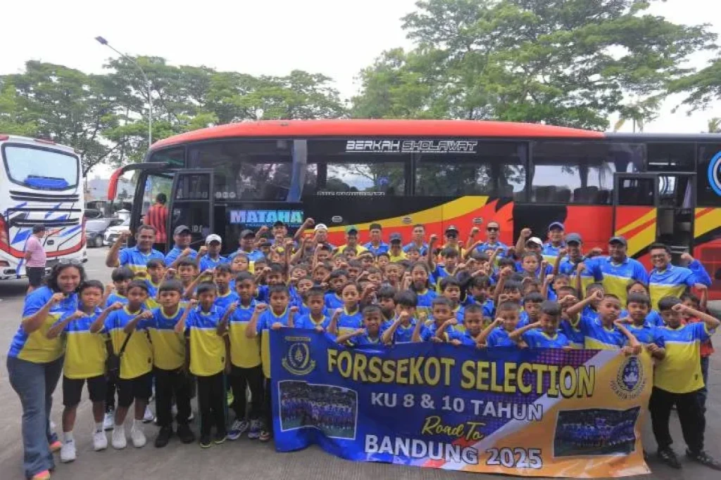 Wali Kota Tangerang Lepas 75 Atlet Muda FORSSEKOT untuk Berlaga di Piala Kadin Bandung Barat