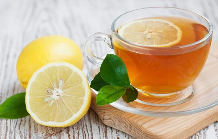 Air Lemon Hangat, Pembersih Alami untuk Tubuh