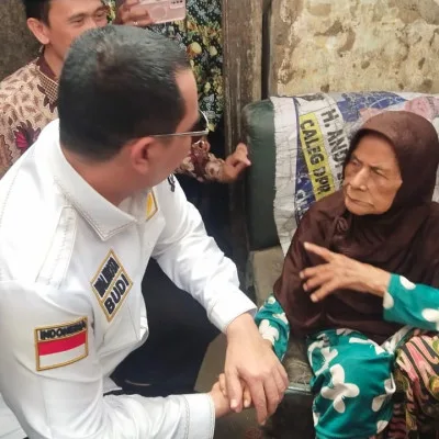 Wali Kota Serang Berikan Santunan dan Pastikan Bedah Rumah untuk Nenek Romlah