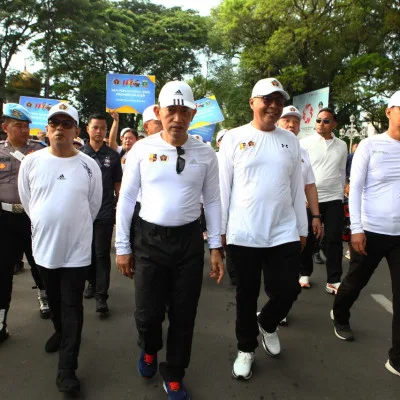 Ribuan Warga Padati Kick Off HPN 2026 di Serang Banten, Kapolri Turun ke Jalan Ikut Jalan Santai