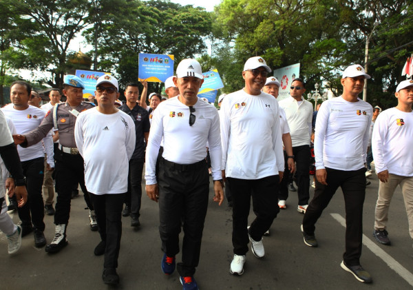 Ribuan Warga Padati Kick Off HPN 2026 di Serang Banten, Kapolri Turun ke Jalan Ikut Jalan Santai