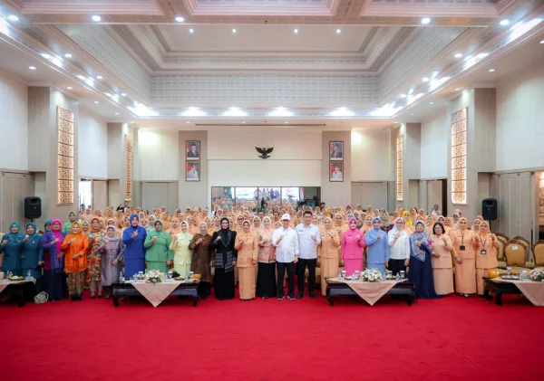 DWP Provinsi Banten Peringati HUT ke-26 dengan Peragaan Wastra dan Bazar UMKM