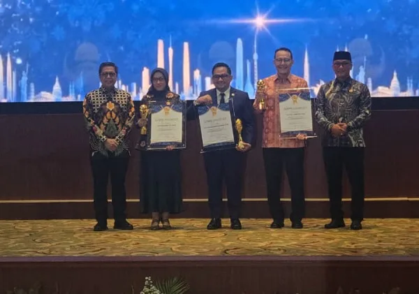Fachmi Idris Raih Life Achievement KORPRI Award atas Dedikasi Bangun BPJS Kesehatan
