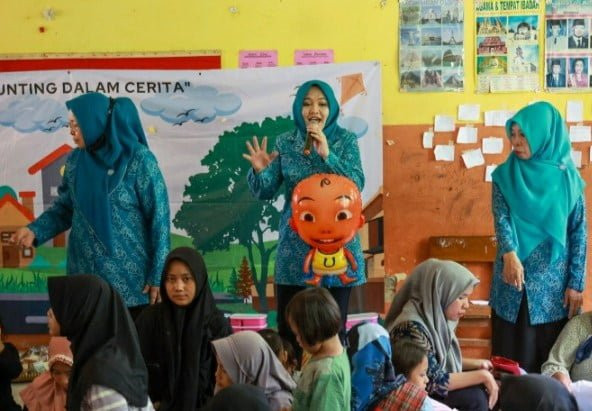 Cegah Stunting, Tine Al Muktabar Edukasi Ibu Baduta Melalui Permainan