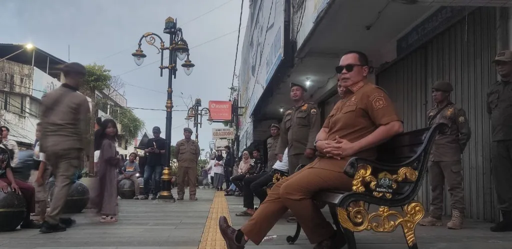 Wali Kota Serang Tinjau Royal Baroe, Disambut Antusias Warga dan Pelukan Hangat Anak Cilik