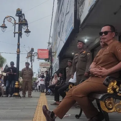 Wali Kota Serang Tinjau Royal Baroe, Disambut Antusias Warga dan Pelukan Hangat Anak Cilik