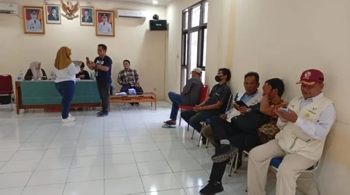 Penyaluran BLT Kesra untuk 3.485 KK di Kecamatan Anyar Berjalan Lancar