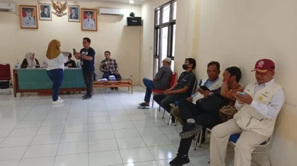 Penyaluran BLT Kesra untuk 3.485 KK di Kecamatan Anyar Berjalan Lancar