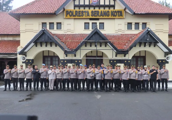 Wakapolda Banten Lakukan Asistensi Pelayanan Publik di Polres Serang Kota
