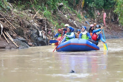 Ketua TP PKK Provinsi Banten Jajal Wisata Air Kali Cibanten