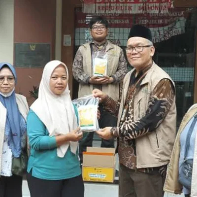 BAZNAS Kota Tangerang Salurkan 230 Paket Daging Olahan Kambing untuk Warga Kurang Mampu