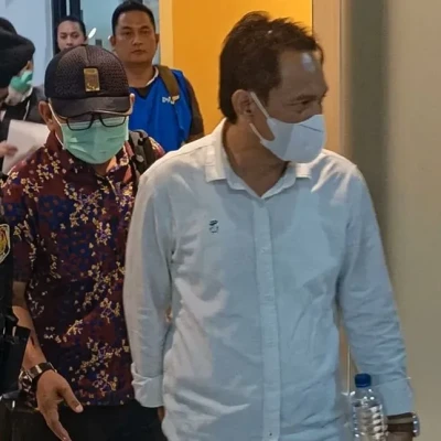KPK Tetapkan Bupati Cilacap Tersangka Pemerasan THR