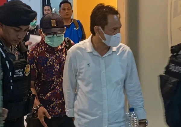 KPK Tetapkan Bupati Cilacap Tersangka Pemerasan THR