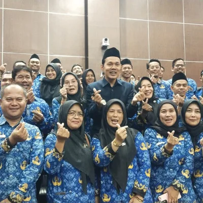 Seklur di Enam Kecamatan Kota Serang Terima Penghargaan atas Kekompakan di Rapat Paripurna DPRD