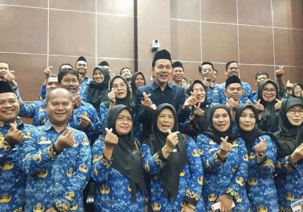 Seklur di Enam Kecamatan Kota Serang Terima Penghargaan atas Kekompakan di Rapat Paripurna DPRD