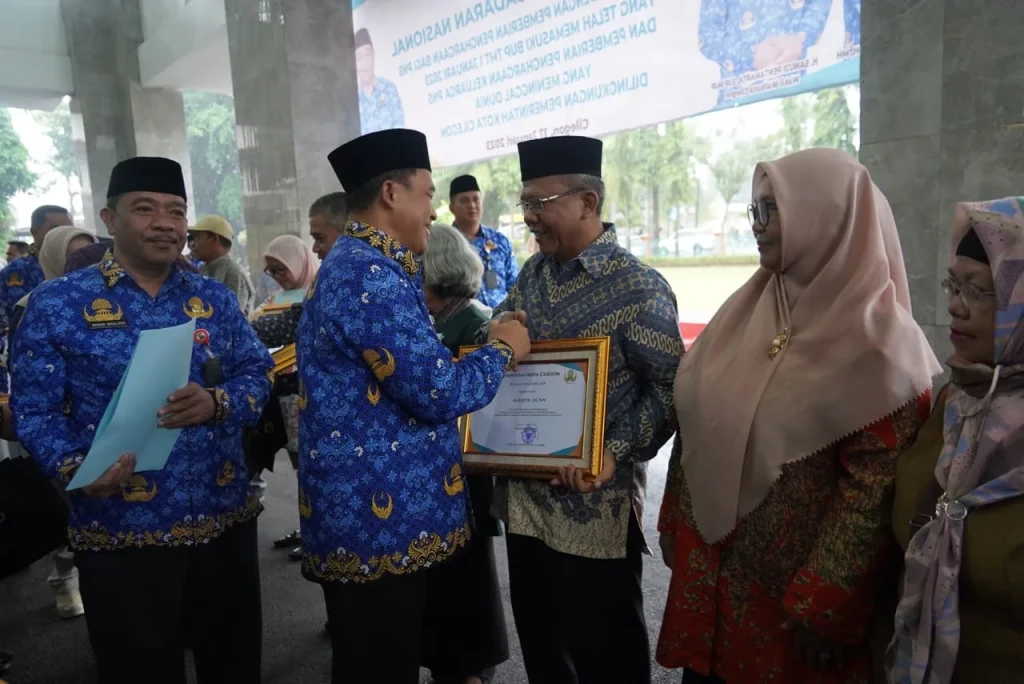 15 Pensiunan PNS Dapat Apresiasi, Berupa Penghargaan dan Bingkisan