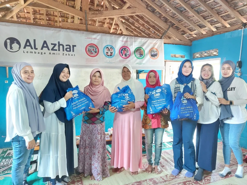LAZ Al Azhar Yogyakarta dan Jamiyyah SDI Al Azhar 31 Bagikan Ratusan Sembako