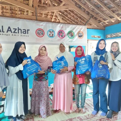 LAZ Al Azhar Yogyakarta dan Jamiyyah SDI Al Azhar 31 Bagikan Ratusan Sembako