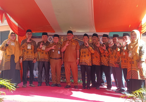 Wali Kota Cilegon Minta Anak Berprestasi Diberi Kadeudeuh
