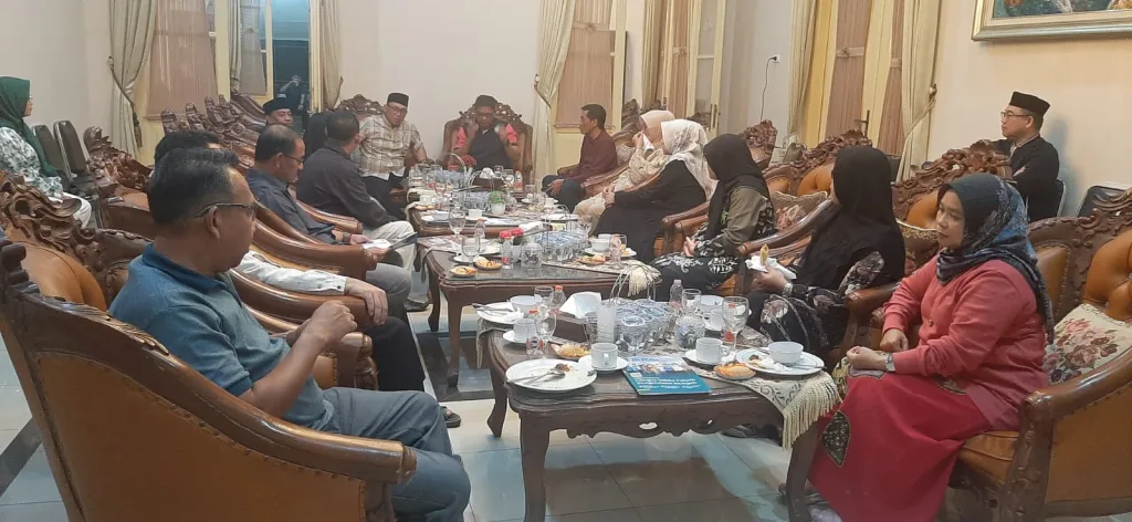 Helldy Ajak Wali Kota Bontang Sahur Bersama di Rumah Dinas