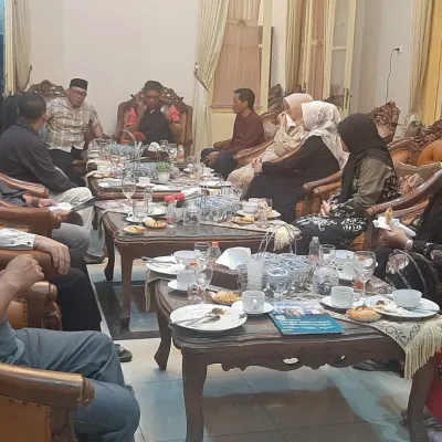 Helldy Ajak Wali Kota Bontang Sahur Bersama di Rumah Dinas