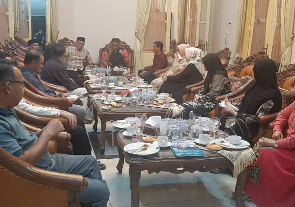 Helldy Ajak Wali Kota Bontang Sahur Bersama di Rumah Dinas