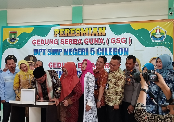 Helldy Resmikan GSG UPT SMP Negeri 5 Kota Cilegon.