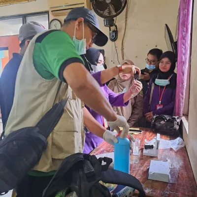 DKPP, Distan dan BPPV Uji Kualitas Daging Hewan di Pasar Kranggot, Memastikan Daging Aman Dikonsumsi