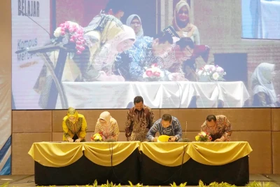 Terbaik se-Banten, Wali Kota Cilegon Helldy Agustian Raih Penghargaan Pendidikan Tinggi Dinilai Paling Berkontribusi Terhadap Pendidikan, Masuk Peringkat 2 Jawa Barat- Banten