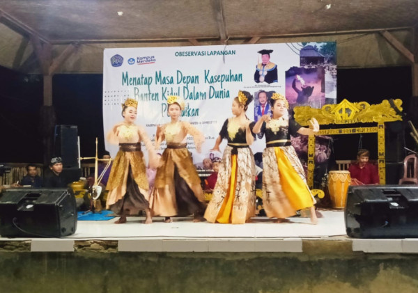 Pagelaran Seni Musik Jaipong  dan Mahasiswa PGSD Universitas Setia Budhi Meriahkan Ritual Syukuran Pare Anyar.