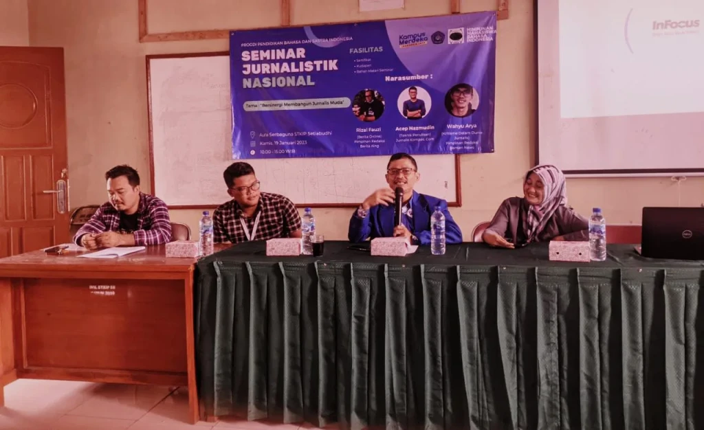 CIPTAKAN JURNALIS MUDA MAHASISWA STKIP SETIABUDHI GELAR SEMINAR JURNALISTIK NASIONAL
