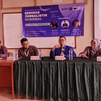 CIPTAKAN JURNALIS MUDA MAHASISWA STKIP SETIABUDHI GELAR SEMINAR JURNALISTIK NASIONAL