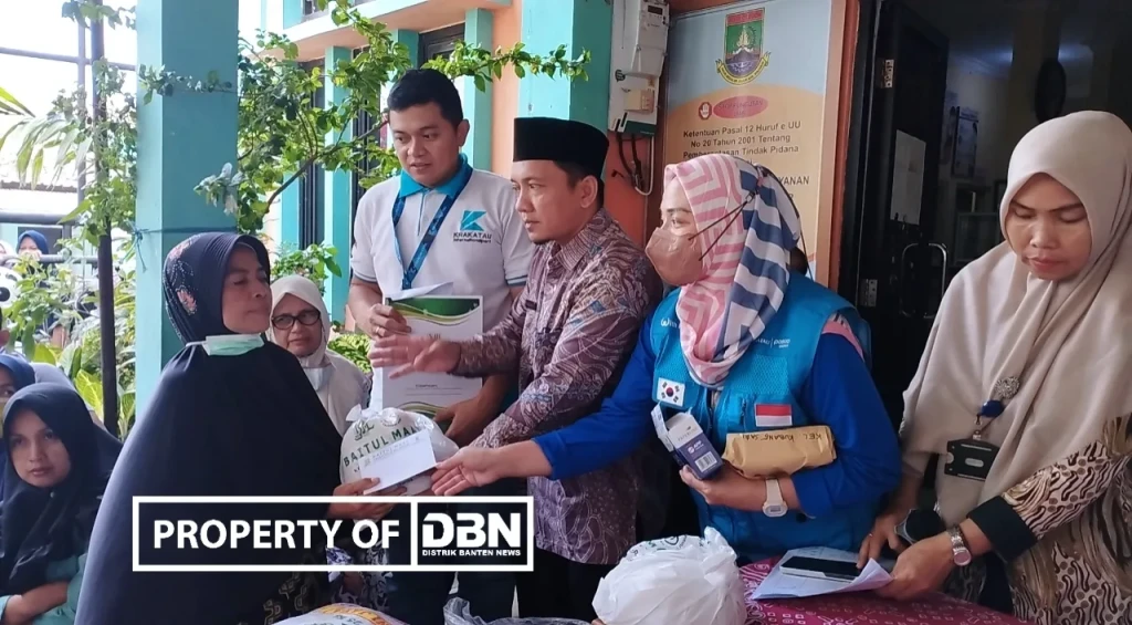 Kelurahan Kubangsari, KS Dan Group Distribusikan Ratusan Zakat Mal