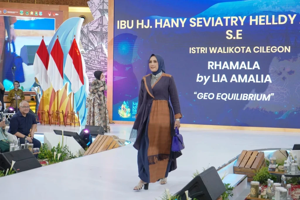 Istri Wali Kota Cilegon Jadi Model di Ajang Karya Kreatif Banten 2023