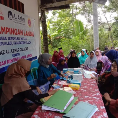 LAZ Al Azhar dan Yayasan Amal Bunda Gelar Layanan Pengobatan Gratis untuk Lansia.