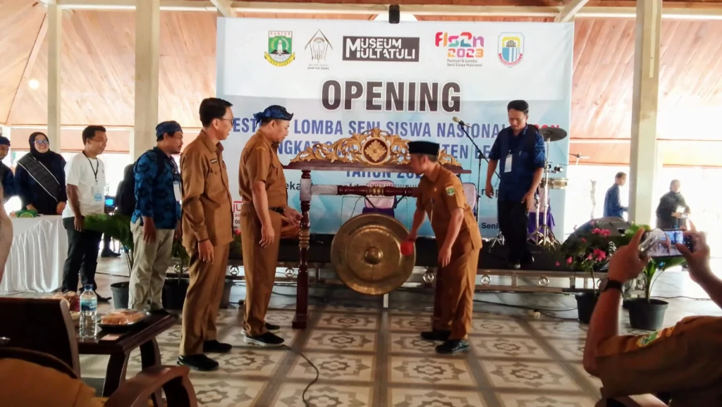 Pembukaan Festival Lomba Seni Siswa Nasional (FLS2N) Tingkat SMA Kabupaten Lebak.