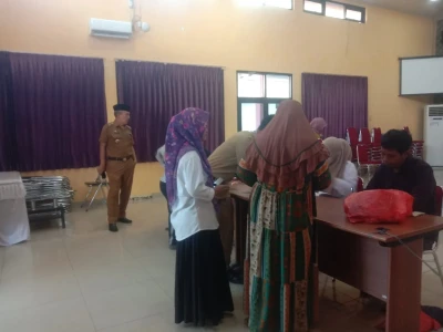 Pemerintah Kecamatan Jambe Kolaborasi Dengan Bulog Gelar Bazar Sembako Murah