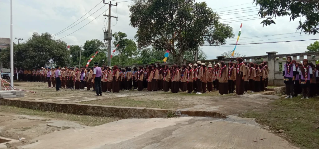 MELALUI LATIHAN GABUNGAN, SMK FATHUL BARIYAH KOBARKAN SEMANGAT PRAMUKA DI SAJIRA