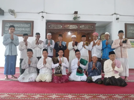 Jelang Puasa Warga Parung Foto Bareng Ulama
